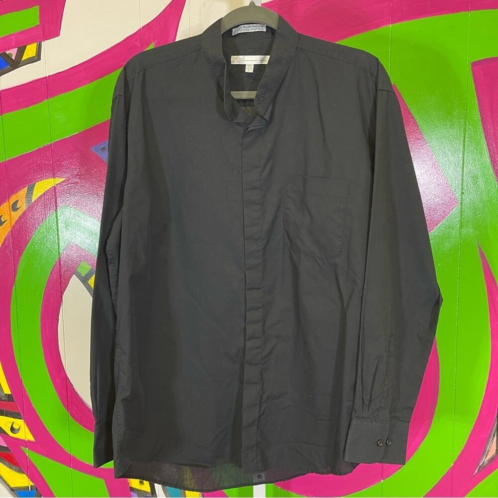 Diamante, Black Button Up Shirt. Size Large 16.5 34/35. In excellent condition!